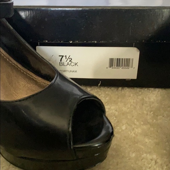 BCBG PLATFORM HEELS - Picture 6 of 6